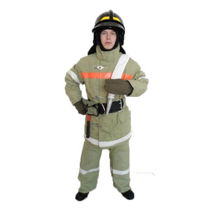Пожарный в боевой одежде