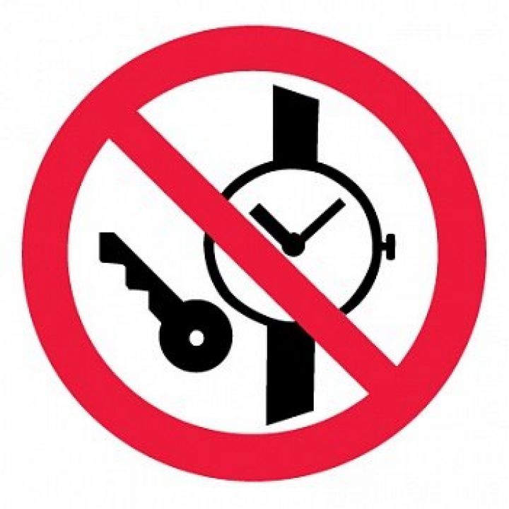 Знак Эксклюзив P27 Запрещается иметь при (на) себе металлические предметы (часы и т.п.) (размер 200х200)