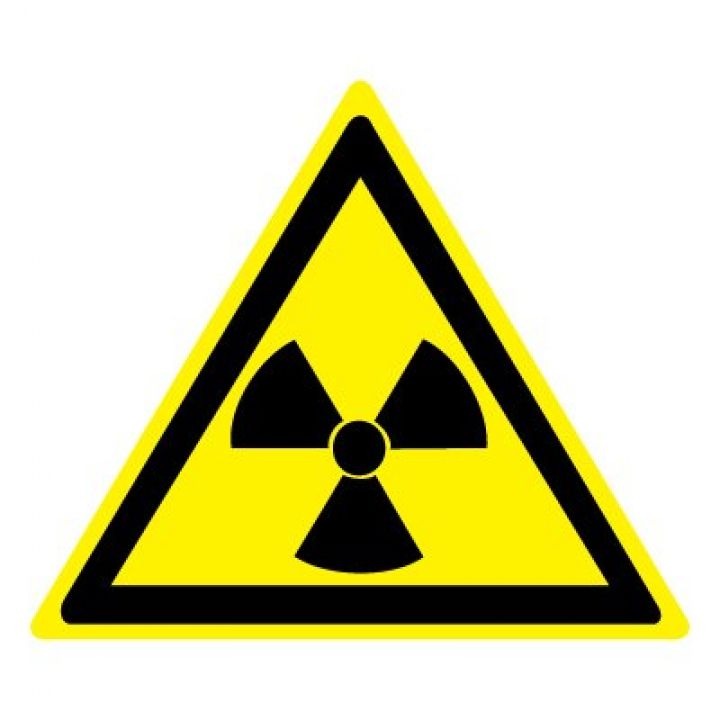 Знак Эксклюзив W05 Опасно. Радиоактивные вещества или ионизирующее излучение (размер 200х200)